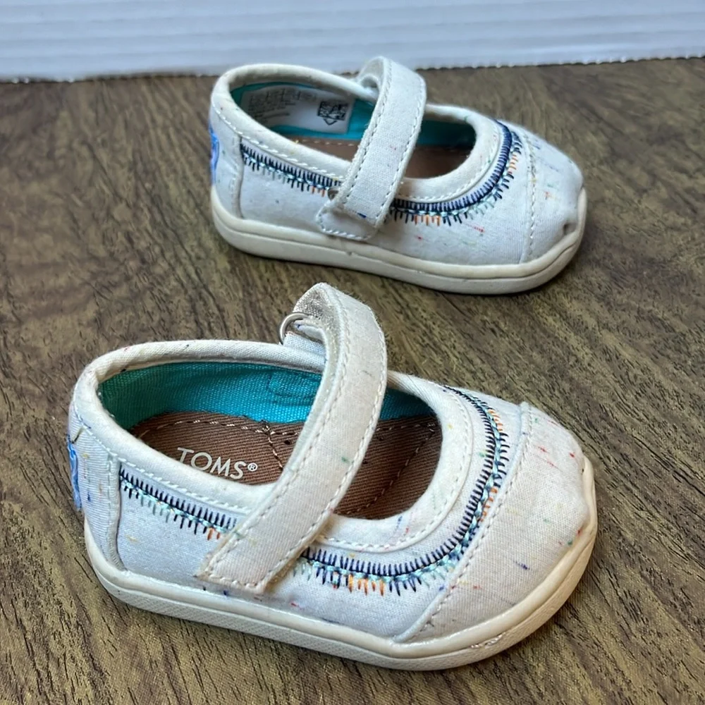 Toms Mary Jane White Canvas With Colorful Design Size T2
